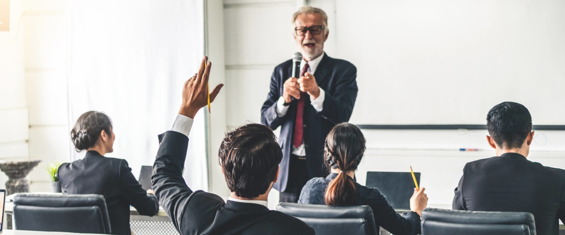 The Crucial Role of Community Leaders in Supporting Small Businesses and Entrepreneurs in Southern California